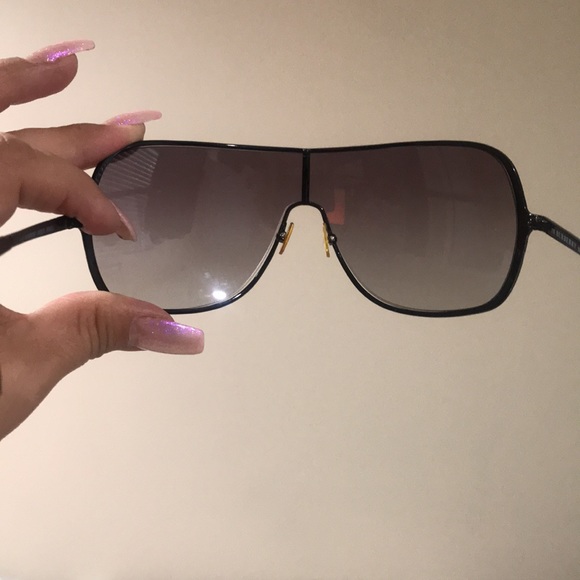 Beautiful and authentic Burberry shades😎😍 - Picture 3 of 7
